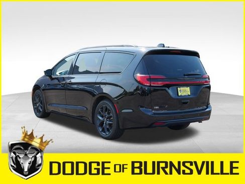 Used 2025 Chrysler Pacifica Limited FWD image 6