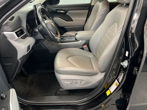 Used 2023 Toyota Highlander XLE AWD/4WD image 18