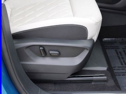 Used 2024 Volkswagen Atlas Cross Sport SEL Premium R-Line image 21