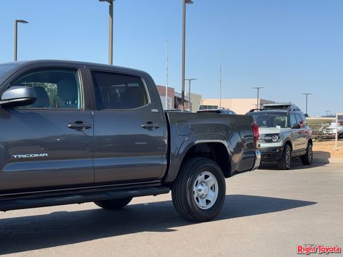 Certified 2019 Toyota Tacoma SR5 image 9