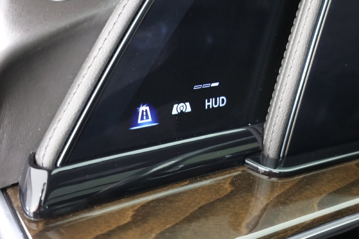 Used 2023 Cadillac Escalade ESV Sport Platinum w/ LPO, ONYX Package AWD/4WD image 28