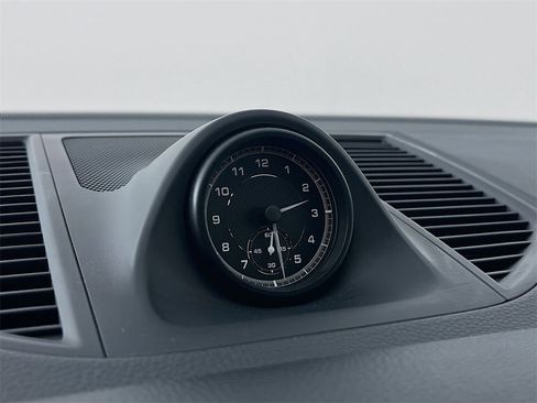 Certified 2025 Porsche Macan image 32
