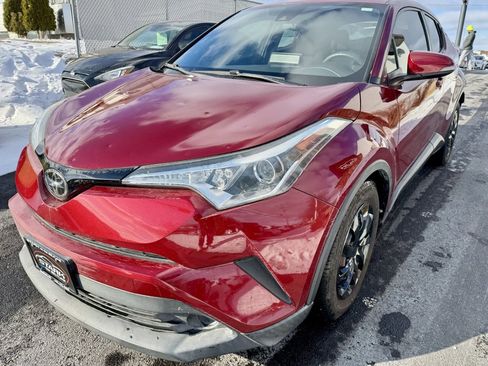Used 2019 Toyota C-HR LE image 4