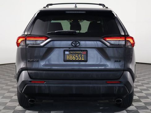 Used 2019 Toyota RAV4 XLE image 5