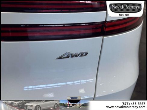 Used 2025 Genesis GV70 2.5T AWD/4WD image 10