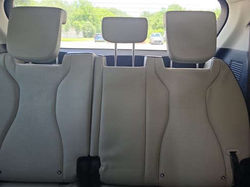 Certified 2025 Kia Carnival SX FWD image 22