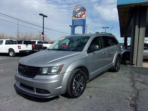 Used 2018 Dodge Journey SE w/ Blacktop Package image 1