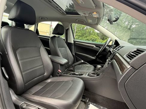 Used 2016 Volkswagen Passat 1.8T SE FWD image 16