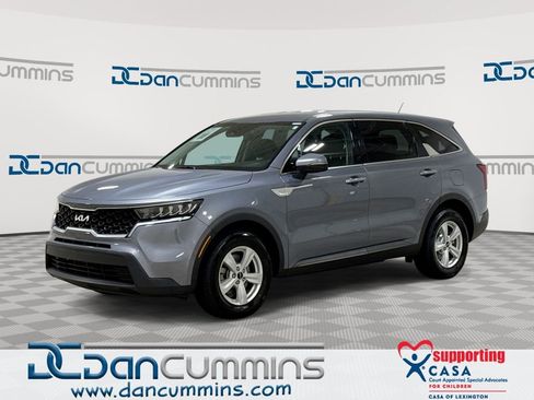 Used 2023 Kia Sorento LX image 1