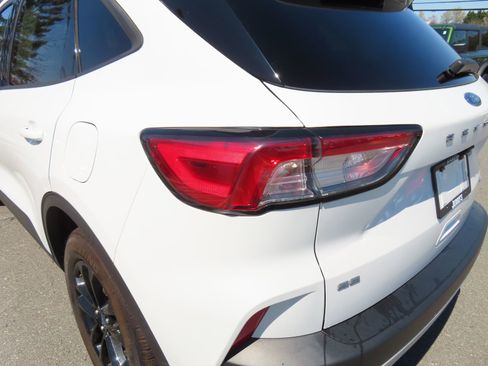 Used 2020 Ford Escape SE Sport image 11