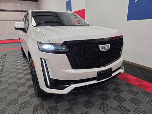 Used 2023 Cadillac Escalade ESV Sport Platinum w/ LPO, ONYX Package image 25