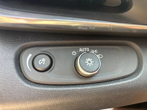 Used 2024 Buick Envista Preferred w/ Convenience I Package FWD image 11