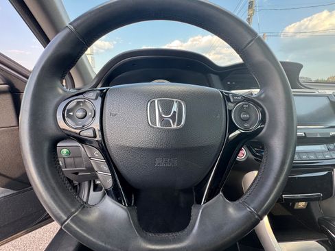 Used 2017 Honda Accord EX-L image 16