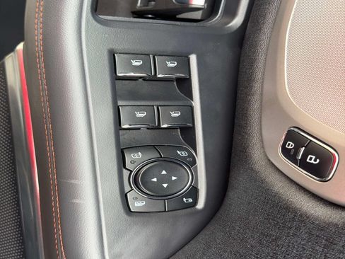 Used 2025 Ford Expedition Active AWD/4WD image 21