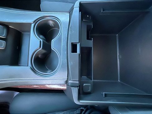 Used 2018 GMC Yukon SLE w/ SLE Value Package image 13