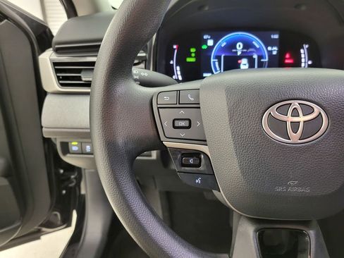 Used 2025 Toyota Camry LE image 4