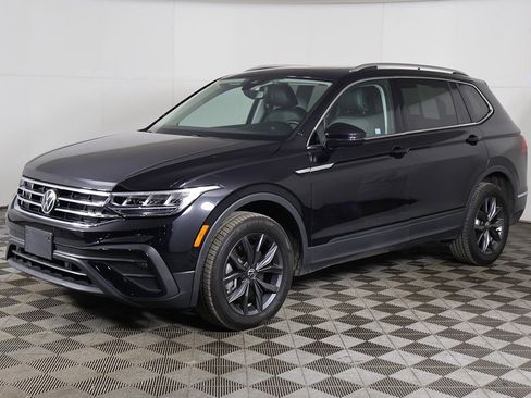 Used 2022 Volkswagen Tiguan SE w/ Panoramic Sunroof Package image 7