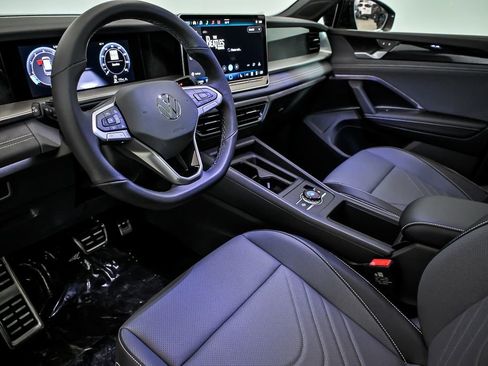 New 2026 Volkswagen Tiguan SE R-Line image 6