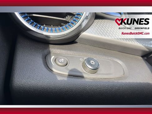 Used 2025 Chevrolet Trax LT image 39