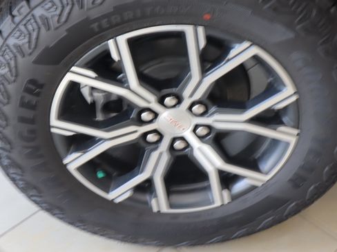 New 2026 GMC Acadia AT4 w/ Luxury Package AWD/4WD image 17