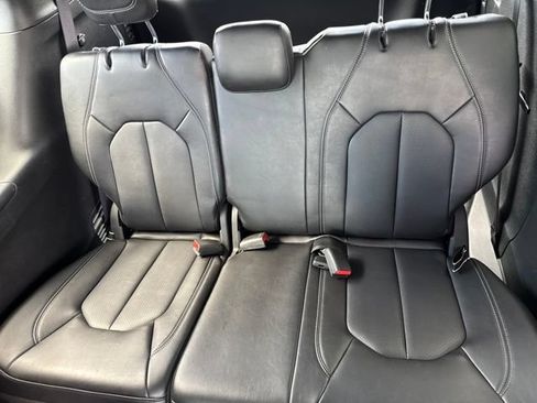 Used 2025 Chrysler Pacifica Select FWD image 19