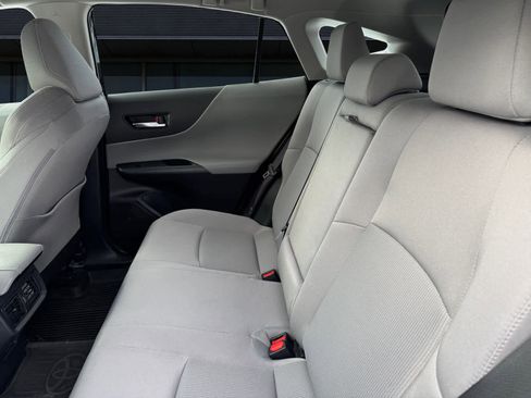 Used 2023 Toyota Venza LE image 13