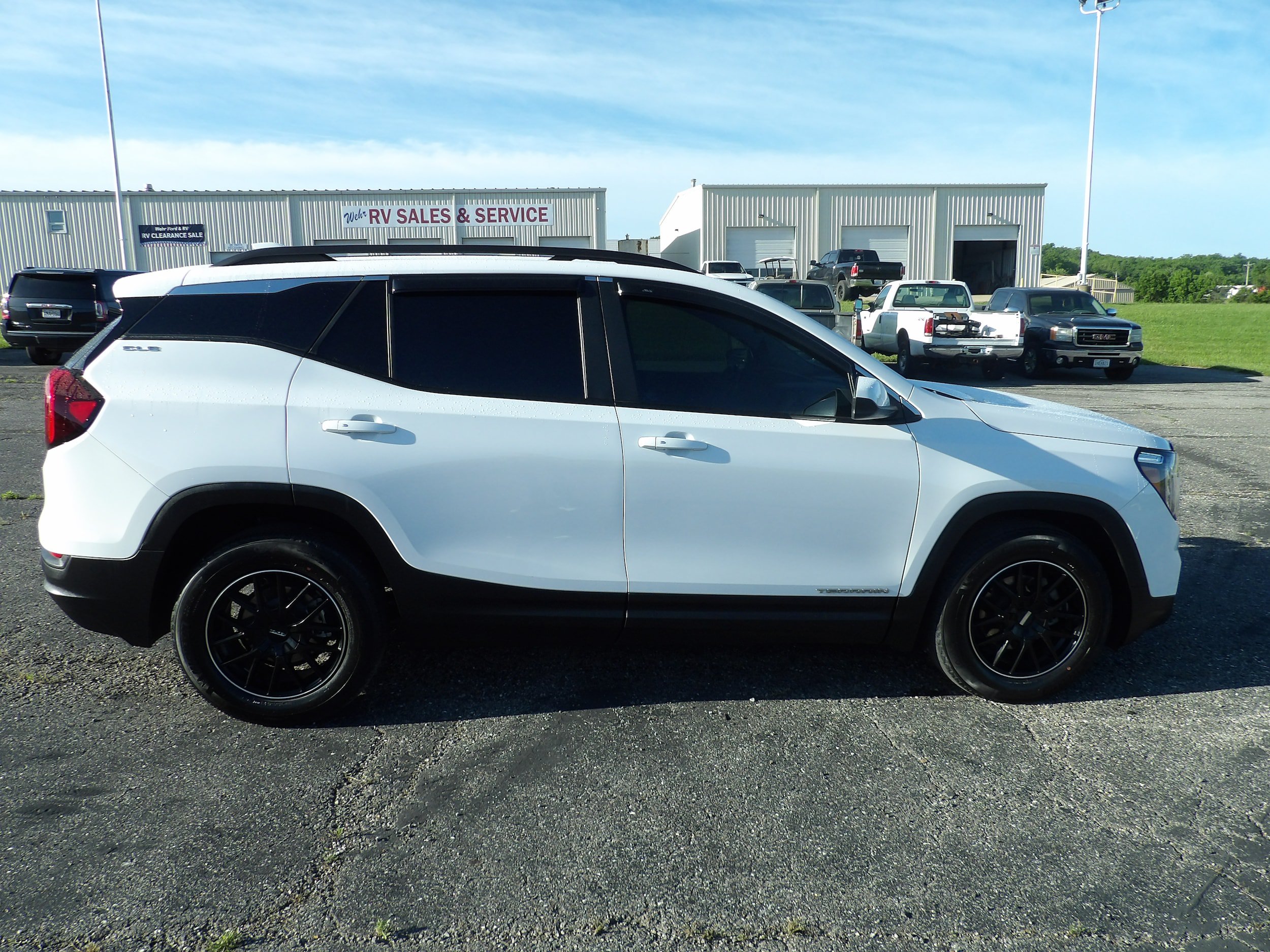 Used 2022 GMC Terrain SLE w/ Driver Convenience Package FWD image 5