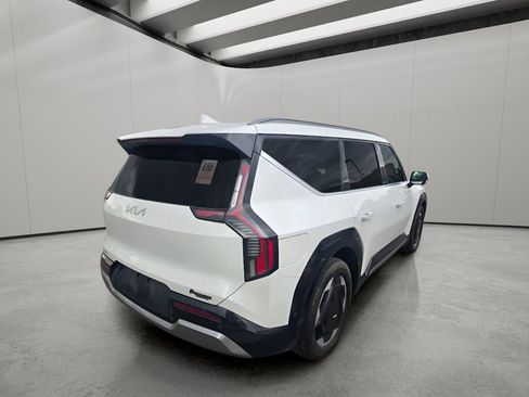 Used 2024 Kia EV9 Land AWD/4WD image 9