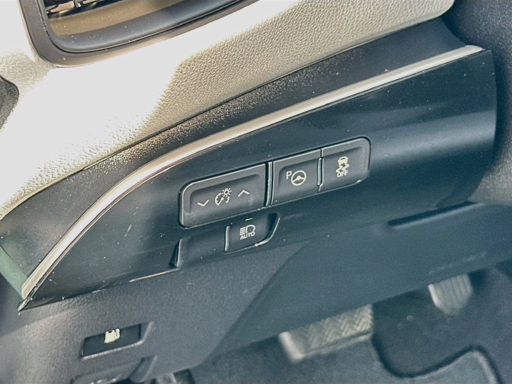 Used 2018 Toyota Prius Two w/ Prius Two Safety Plus Package FWD image 10