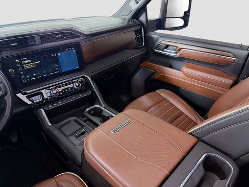 Used 2024 GMC Sierra 3500 Denali Ultimate image 28