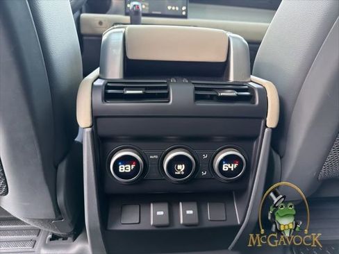 Used 2024 Land Rover Defender 130 X-Dynamic SE image 21