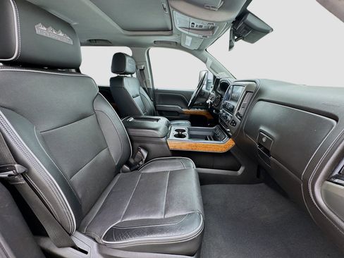 Used 2019 Chevrolet Silverado 2500 High Country w/ Duramax Plus Package image 18