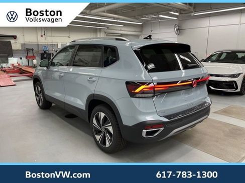 New 2026 Volkswagen Taos SE AWD/4WD image 2