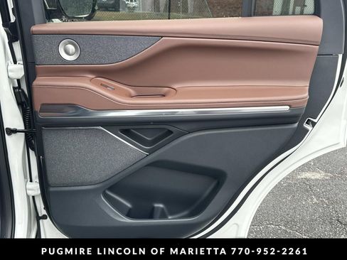 New 2026 Lincoln Navigator Reserve AWD/4WD image 16