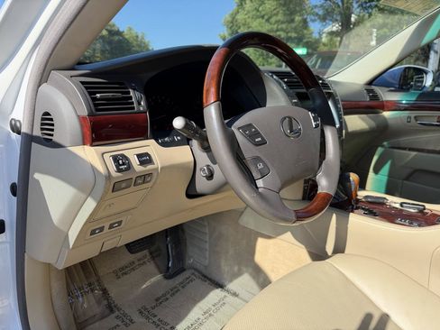 Used 2007 Lexus LS 460 RWD image 12