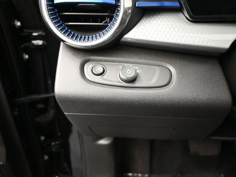 Used 2024 Chevrolet Trax LT image 29