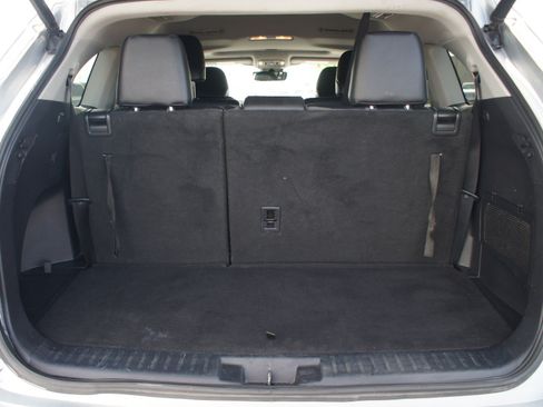 Used 2021 Toyota Highlander XLE FWD image 18