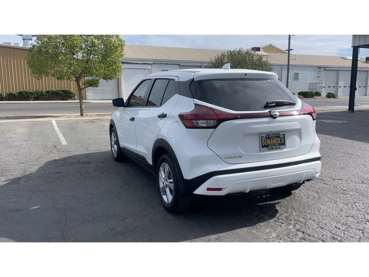Used 2023 Nissan Kicks S FWD image 9