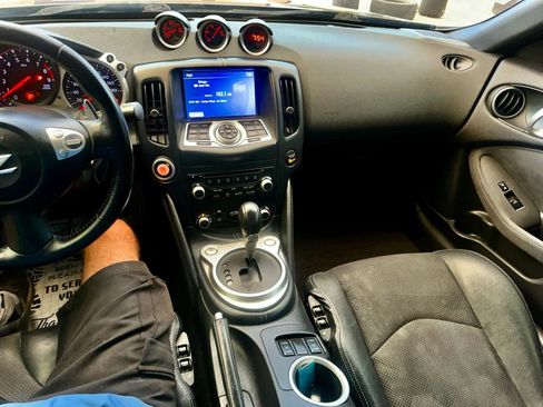 Used 2016 Nissan 370Z Touring RWD image 17