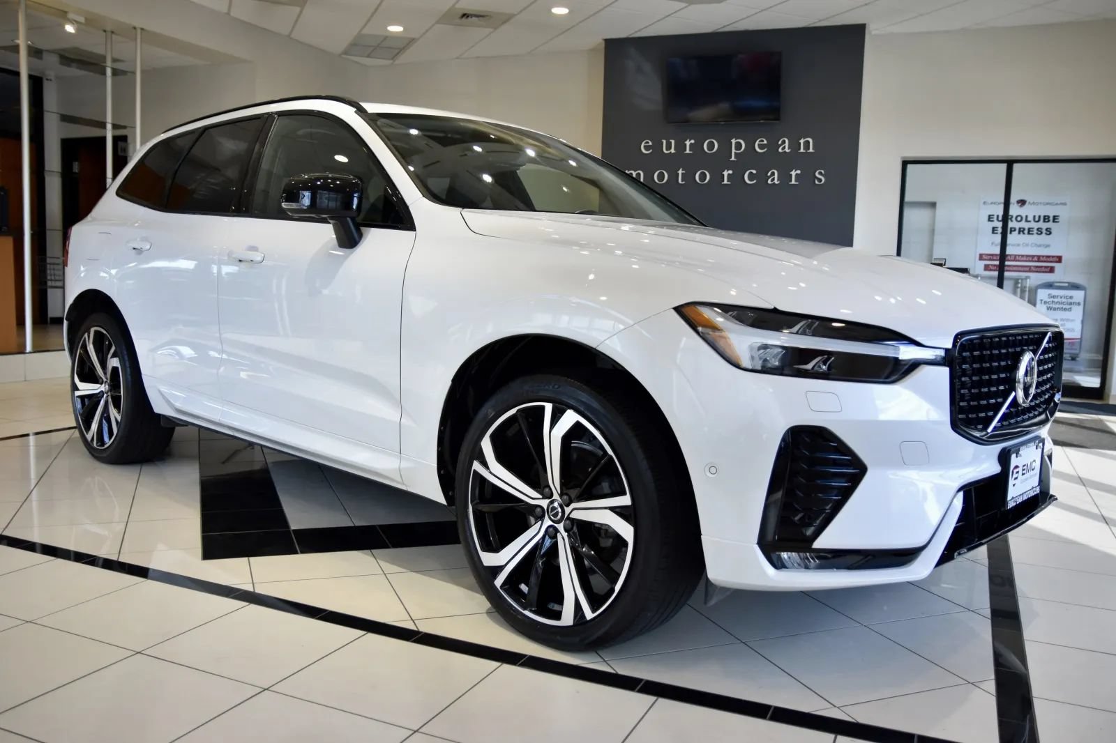 Used 2024 Volvo XC60 B5 Ultimate w/ Climate Package AWD/4WD image 1