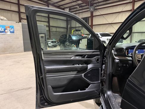 Used 2022 Jeep Wagoneer Series II AWD/4WD image 11