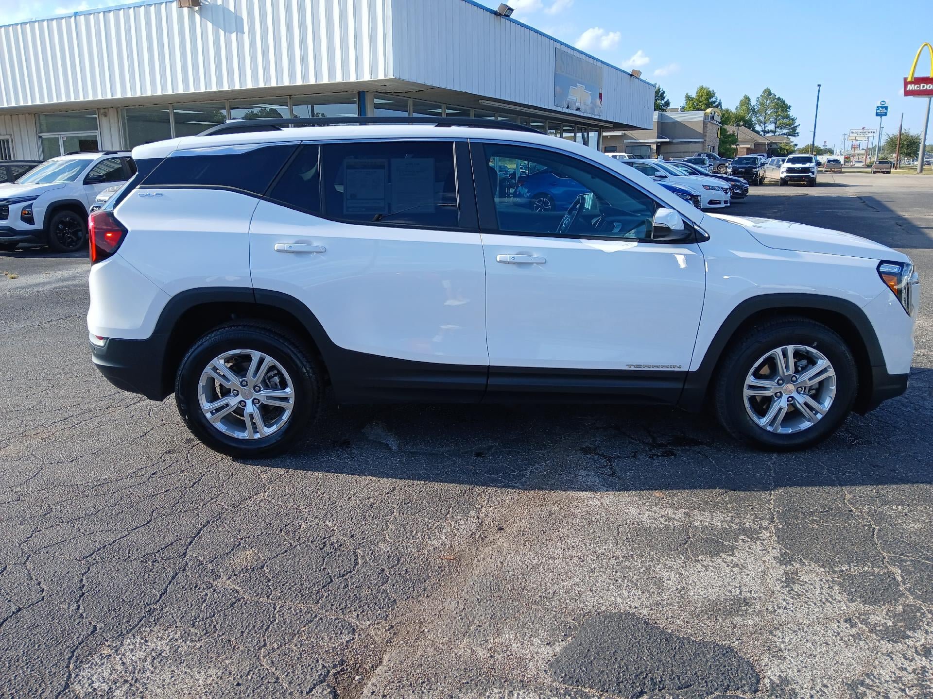 Used 2024 GMC Terrain SLE w/ Driver Convenience Package AWD/4WD image 7