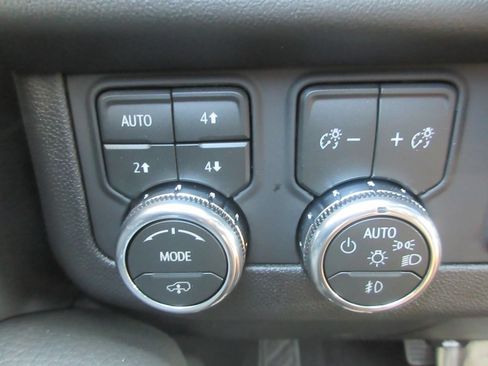 New 2026 GMC Yukon Denali w/ Denali Reserve Package AWD/4WD image 17