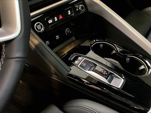 Certified 2025 Audi Q5 Premium Plus w/ Premium Plus AWD/4WD image 17