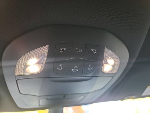 Used 2025 Chrysler Pacifica Select image 22