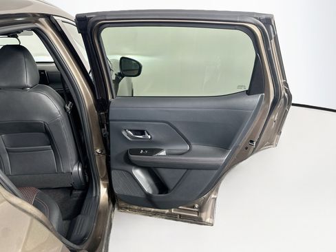 Used 2025 Nissan Kicks SR FWD image 31