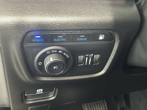 Used 2023 Jeep Grand Cherokee 4WD 4xe w/ Luxury Tech Group II image 21