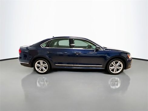 Used 2014 Volkswagen Passat 3.6 SEL Premium image 37