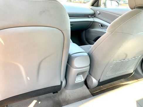 Used 2025 Hyundai Elantra SEL FWD image 15