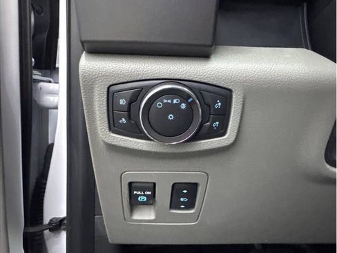 Used 2018 Ford F150 XLT w/ Equipment Group 302A Luxury AWD/4WD image 17